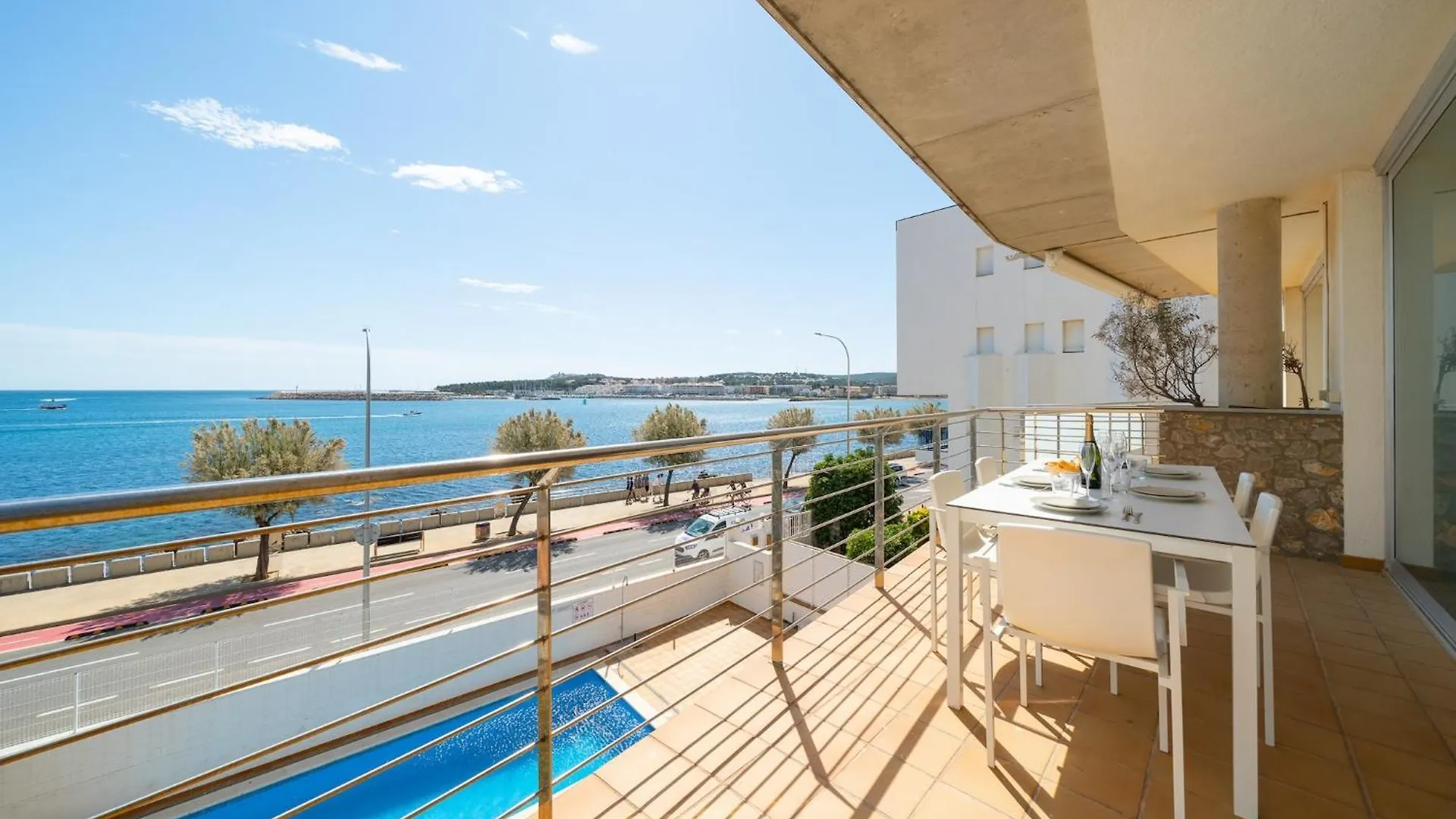 Well-Located Apartment For 5 People L' Escala