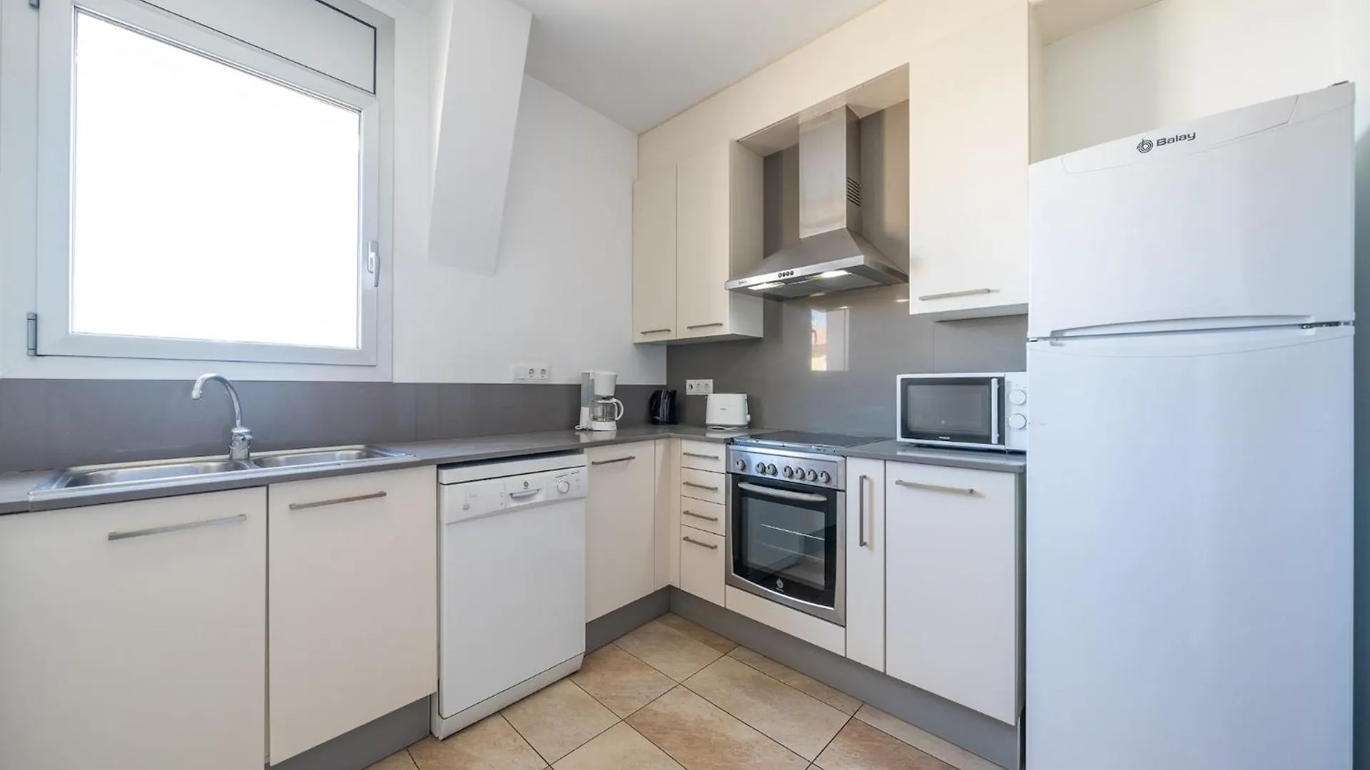 Well-Located Apartment For 5 People L' Escala