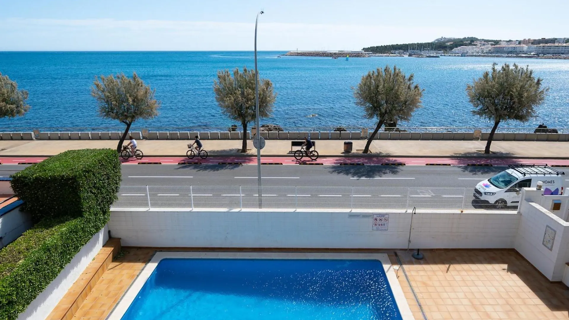 Well-Located Apartment For 5 People L' Escala