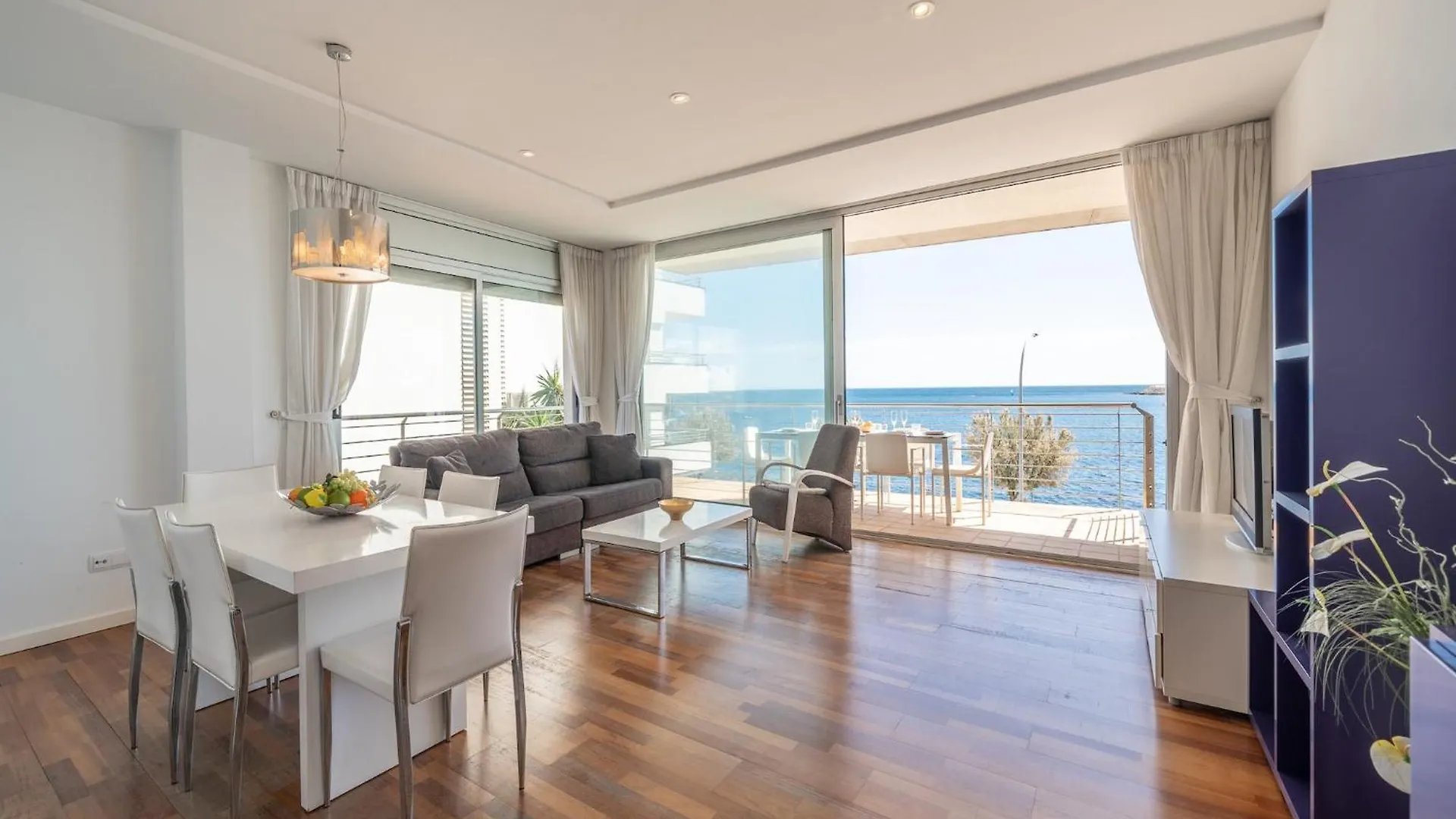 Well-Located Apartment For 5 People L' Escala