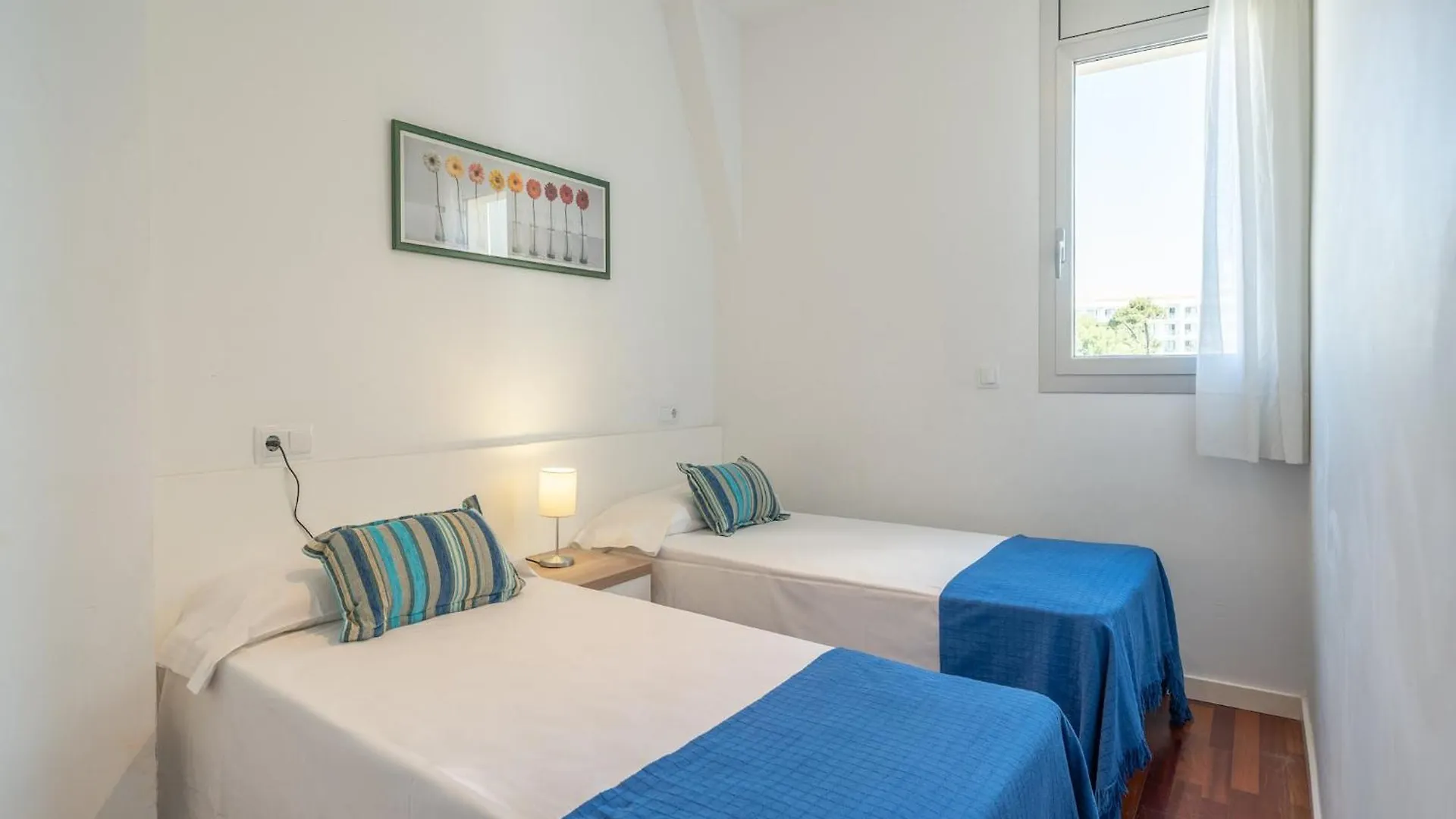 Well-Located Apartment For 5 People L' Escala
